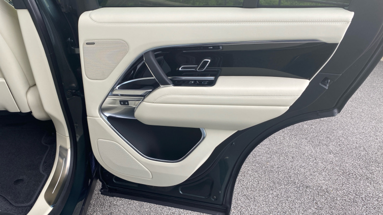 Land Rover Range Rover 3.0 D300 Edition 4dr Auto Diesel Estate